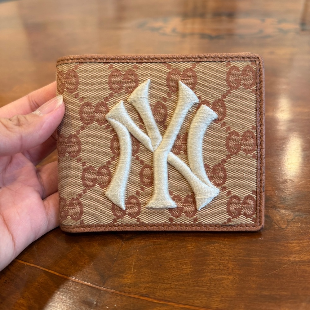 Gucci mens wallet